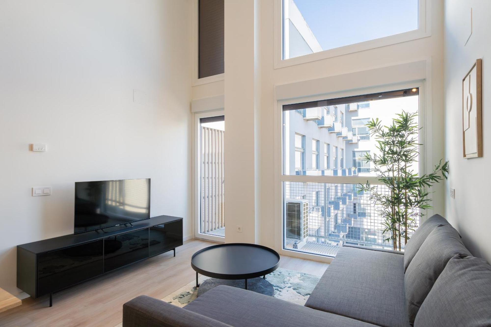 Loft Reformado Industrial Con Garaje Alquiler Temporal Lejlighed Madrid Eksteriør billede