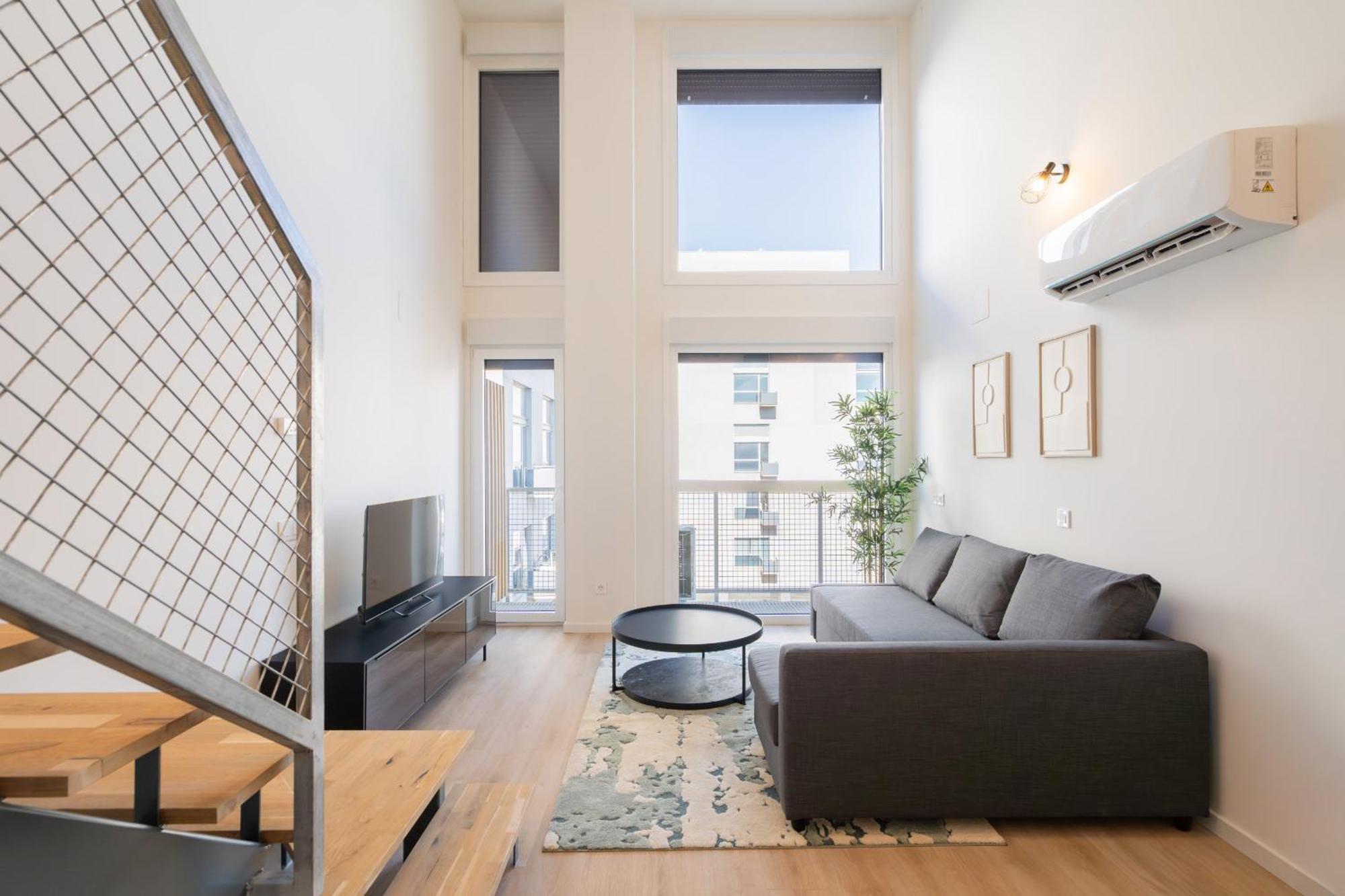 Loft Reformado Industrial Con Garaje Alquiler Temporal Lejlighed Madrid Eksteriør billede