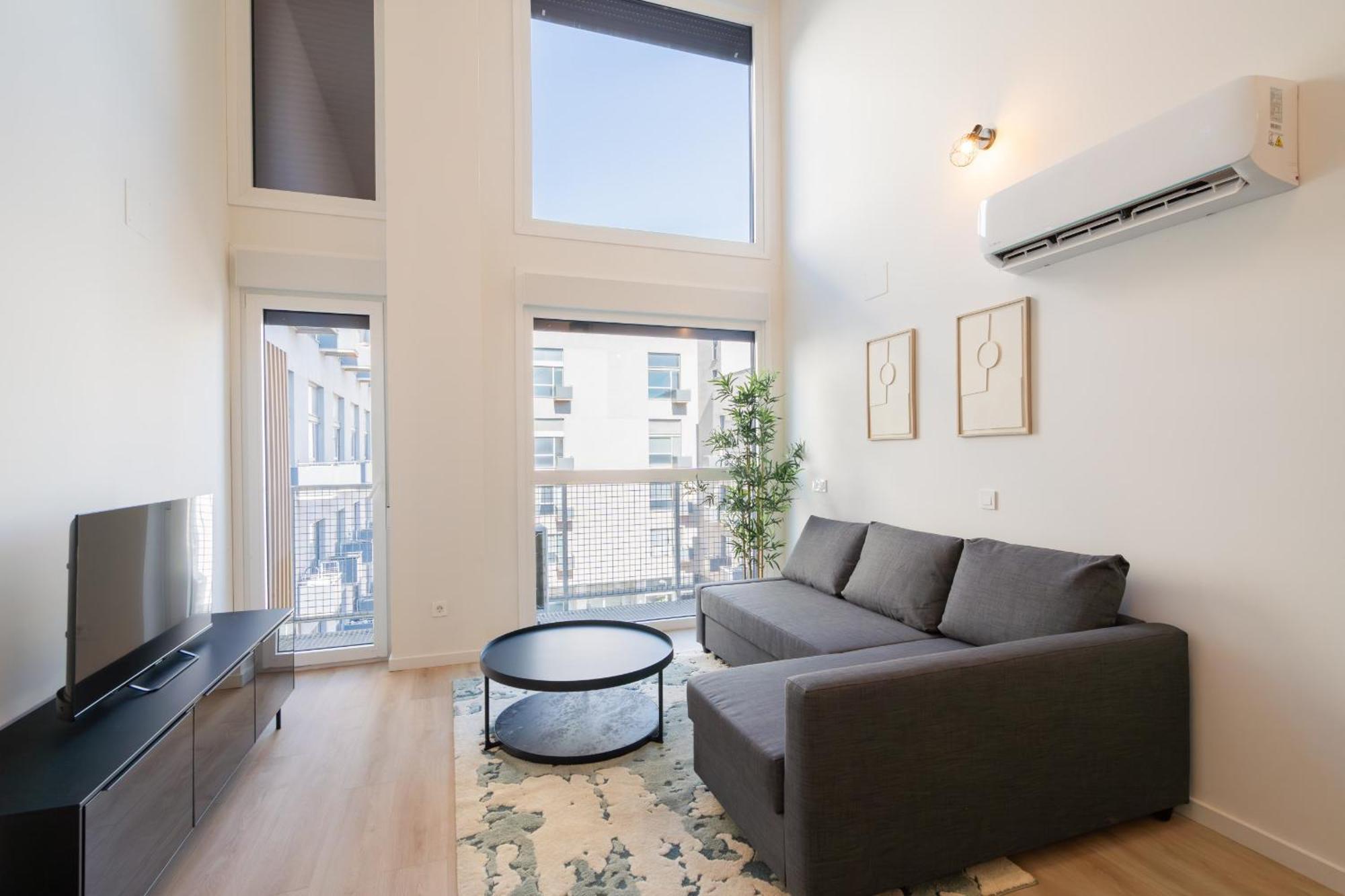 Loft Reformado Industrial Con Garaje Alquiler Temporal Lejlighed Madrid Eksteriør billede